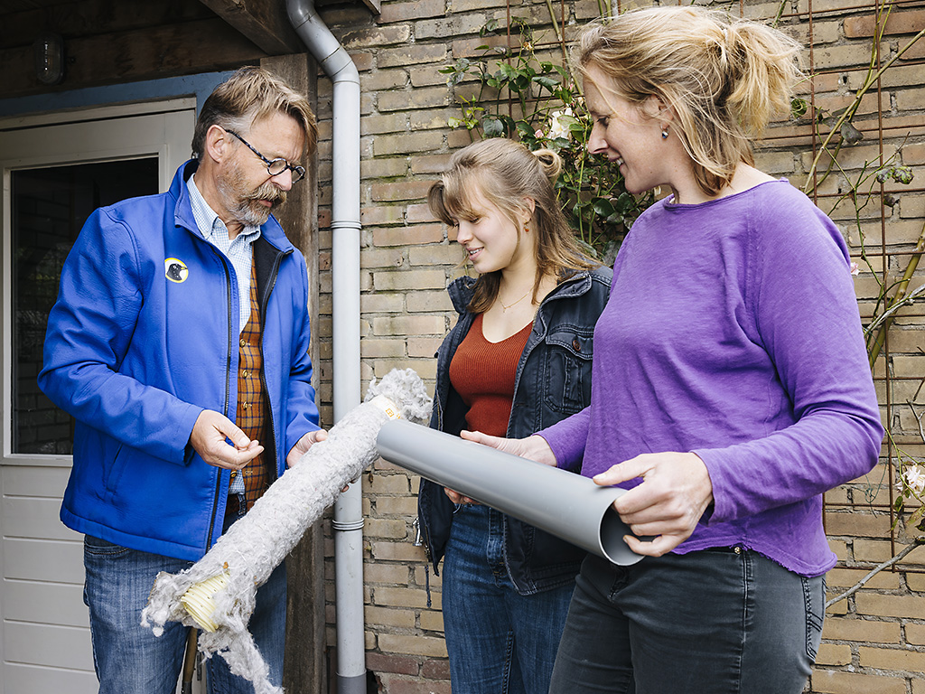 Regenpijp_afkoppelcoach_geeft_uitleg-1024x768 (4)